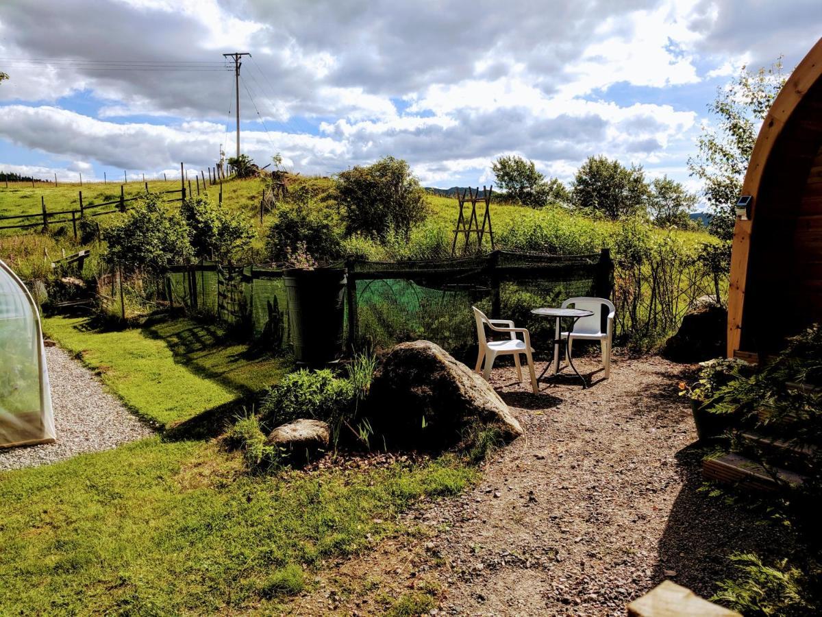 Glentruim Homestay B&B And Glamping Pods Нютънмор Екстериор снимка