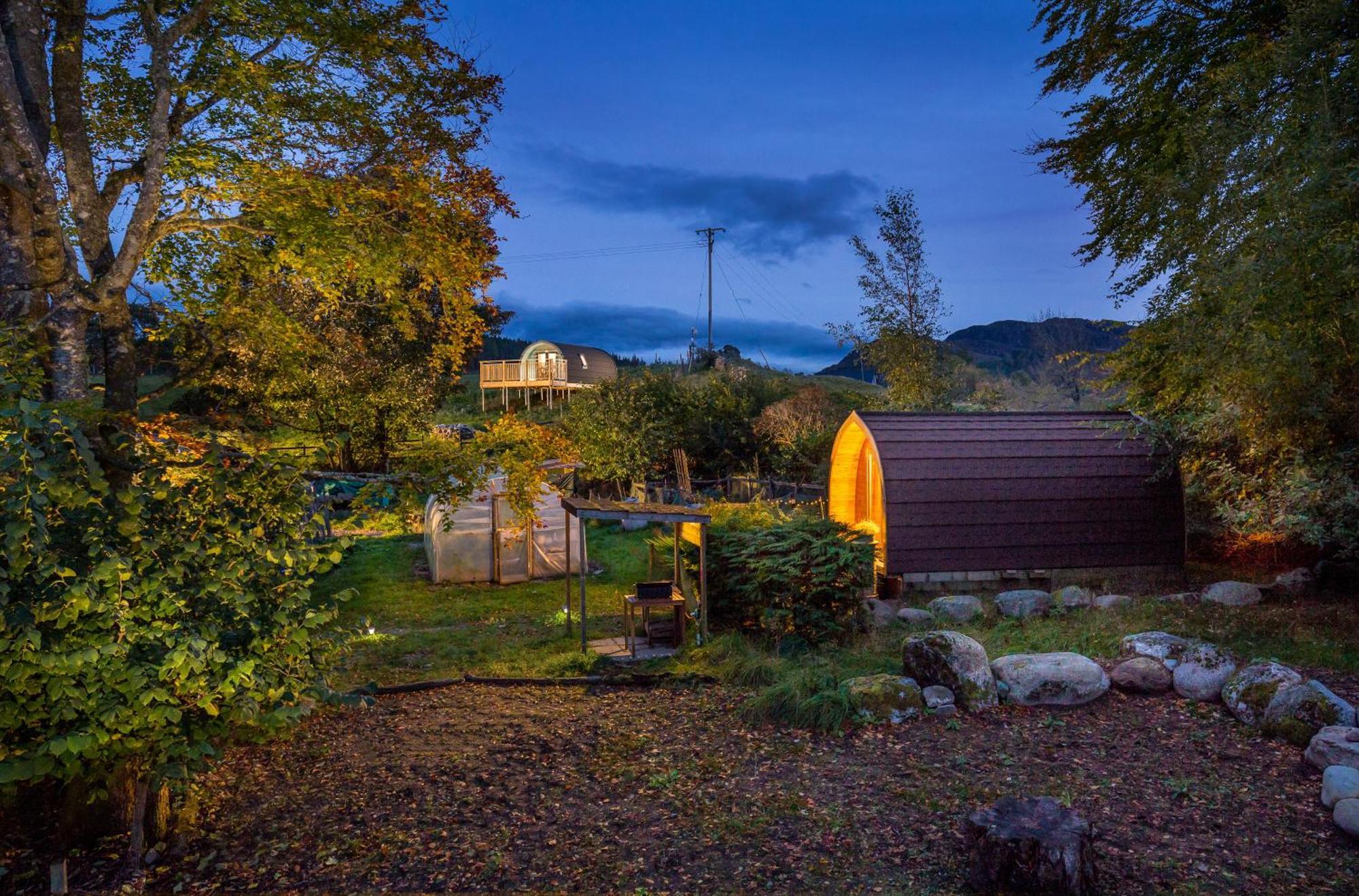 Glentruim Homestay B&B And Glamping Pods Нютънмор Екстериор снимка