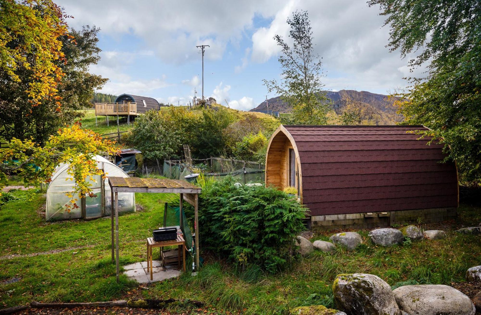 Glentruim Homestay B&B And Glamping Pods Нютънмор Екстериор снимка